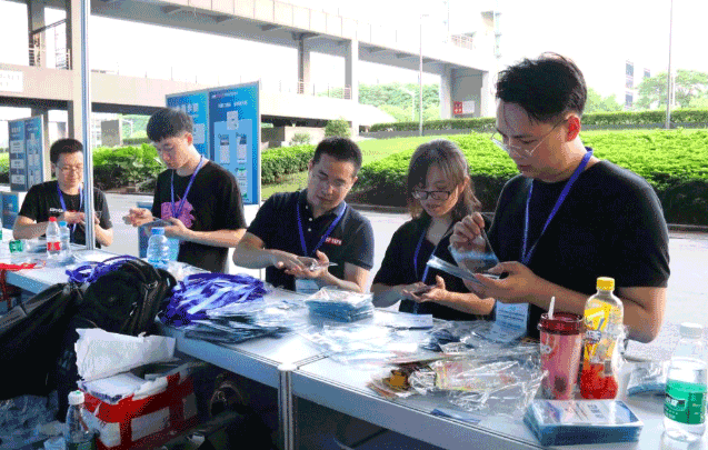 大型展覽會(huì)的布展展臺(tái)設(shè)計(jì)制作搭建 第7張 大型展覽會(huì)的布展展臺(tái)設(shè)計(jì)制作搭建 第7張