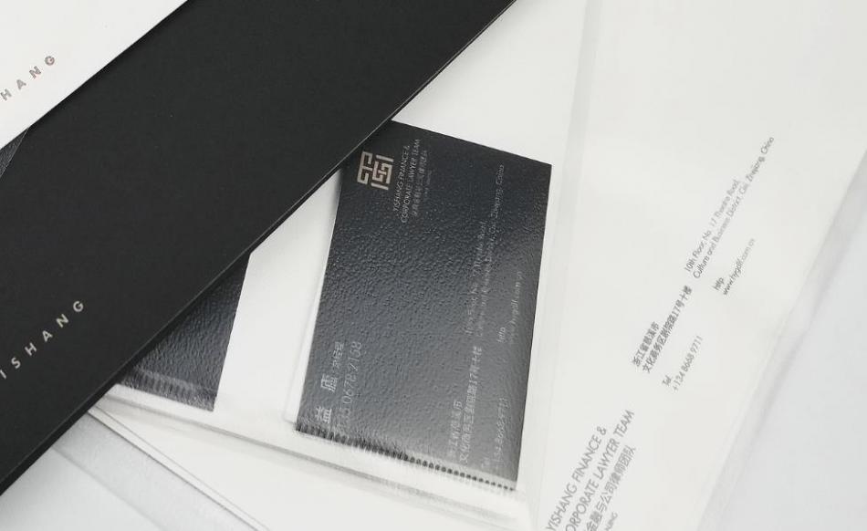 上海畫冊(cè)加急印刷，吉印通24小時(shí)護(hù)航您的品牌發(fā)布會(huì)！